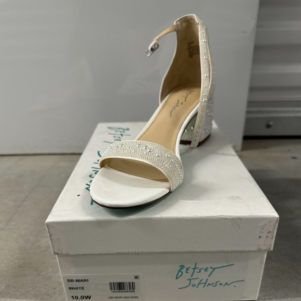 Betsey Johnson Mari Wide Width Shoes